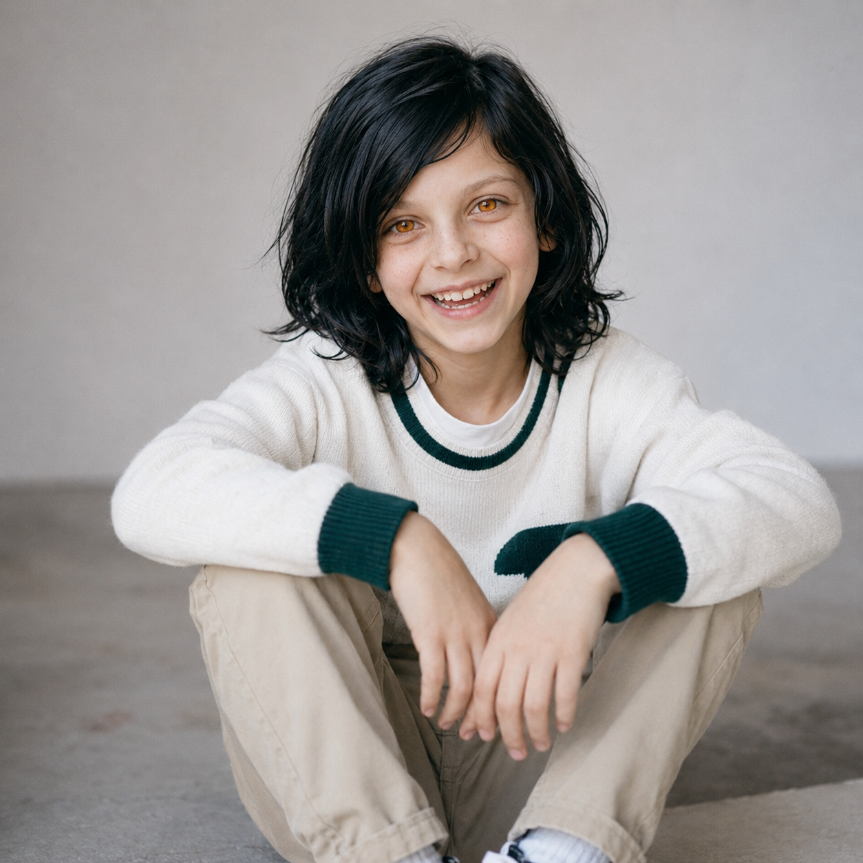 Studio sit, cream sweater with green trim